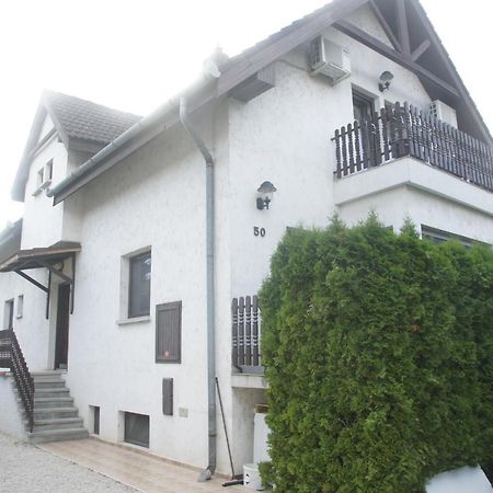 Szuzanna Fenyves Panzio Bed & Breakfast Siofok Exterior photo
